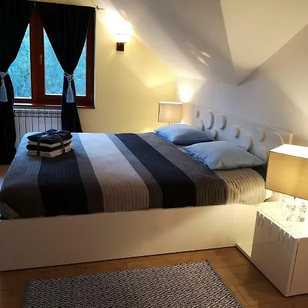 Holiday home Lakehouse Chinteni